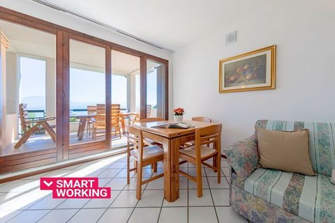 In der prestigeträchtigen Stadt Sirmione, ein Schlafzimmer Apartment für einen Familien- oder Gruppenurlaub bis zu 4 Personen! Die Wohnung, ausgestattet mit Wi-Fi-Internetanschluss, empfängt Gäste mit hellem Wohnzimmer mit Schlafcouch, Flachbildschir...