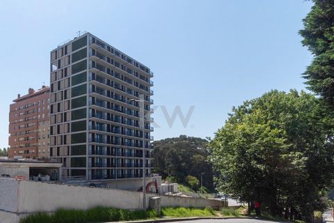 Appartement de luxe à Vila Nova de Gaia - Près du shopping Gaia et de Marina da Afurada Découvrez votre nouvelle maison à Vila Nova de Gaia, dans un développement haut de gamme stratégiquement situé à proximité du shopping Gaia et de la charmante Mar...