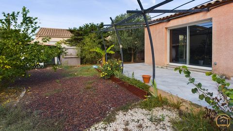 Charmante Villa in Luc-sur-Orbieu, 20 km von Narbonne entfernt. Dieses einstöckige Haus von ca. 92m² auf 4 Gesichtern auf einem hübschen bewaldeten Grundstück von 512 m2 befindet sich in idealer Lage in einer sehr ruhigen Gegend und bietet ein ruhige...