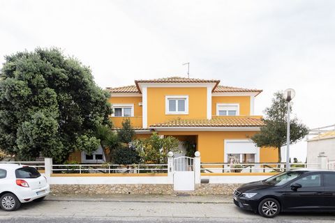 Já se imaginou a morar no campo, a 3min da praia e 35 min de Lisboa. O sonho pode tornar-se realidade, convidamo-lo a conhecer esta magnifica moradia, situada em Santo Isidoro, mais concretamente Marvão, a 10min do centro da Ericeira. Esta é uma mora...