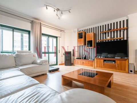 SIND SIE AUF DER SUCHE NACH EINER 3-ZIMMER-WOHNUNG IN BARREIRO NASCENTE OESTE MIT GARAGE UND ABSTELLRAUM? Dieses fantastische Apartment mit 3 Schlafzimmern in ausgezeichnetem Zustand besteht aus den folgenden Bereichen: Wohnzimmer 32,7m2 mit Balkon v...