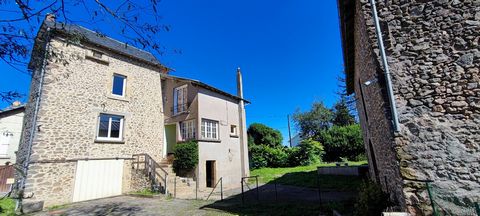 Beautiful country house in repointed stones of 117.5m² of living space, located on a plot of approximately 1648m² and having a barn with two levels of 125m². This property has a very nice basement area (70m²) with insulated ceiling, a large flat plot...