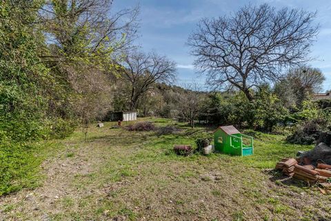 Constructible plot of land of about 950 m2 in a sought after area in Biot. Possibility to build a two floor individual house with swimming pool. Constructibility of 30%. Main drainage and viabilities on the border of the land.