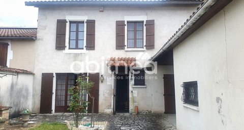 Au centre de la commune de Chasseneuil sur Bonnieure (16260), venez visiter cette maison d'habitation de 158 m2 comprenant au rez de chaussée une cuisine, une salle à manger/salon avec sa cheminée, un atelier, une autre pièce (ancien commerce), un wc...