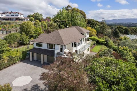 This magnificent property is truly impressive and unique in terms of the space and future opportunity options it offers, and occupies one of the most elevated sites on the Omokoroa peninsula, enjoying wonderful views extending from the Kaimai ranges ...