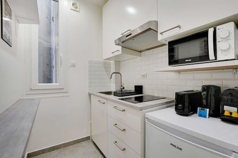 Ce magnifique appartement est situé au sud du 16ème arrondissement. Authentique, l'appartement vous offrira un confort optimal lors de votre séjour à Paris La situation de l'appartement vous permettra de vous déplacer facilement dans la capitale en t...