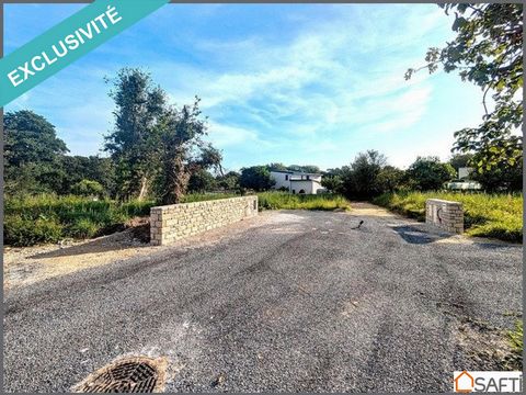 PLOUGONVELIN Sur les hauteurs du Trez-Hir, parcelle constructible de 500 m² viabilisée et bornée. Le terrain est situé en impasse et bénéficie d'un chemin piéton permettant un accès à la plage à pieds. L'environnement est verdoyant et arboré. Possibi...