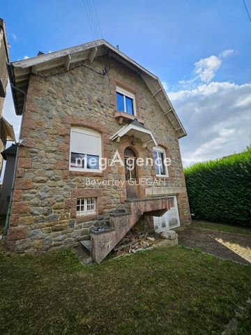 Située sur la commune de Pabu, proche Guingamp, idéalement situé. Proche des écoles, des commerces, elle offre un cadre de vie pratique et convivial offre un espace extérieur agréable. Cette maison 93 m², se compose de 4 pièces réparties sur trois ni...