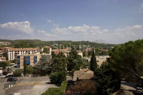 Ref 68736AD: Aix-en-Provence (ST Jérôme district), very nice apartment of approximately 136m², possibility of 2 lots, on the 2nd floor with elevator, parking space, 2 cellars, quiet, main room facing south, ideally located close to all amenities and ...