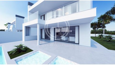 Welcome to Sorrisa o Sol, a development offering a peaceful and comfortable living experience right in the center of Algoz, near Guia and Albufeira. This project includes 7 villas: 3 detached and 4 semi-detached on one side. All feature four bedrooms...