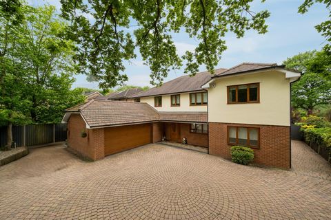 An ideal opportunity to acquire this spacious and well-appointed detached family home on a private gated plot on Rye Hill Road, in excess of 0.3 of an acre. The property offers versatile living accommodation in excess of 3500 sq ft, comprising 3 spac...