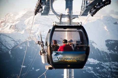 CHALET BISHORN – COSY Imaginez-vous dans ce charmant chalet au calme, avec une vue imprenable sur les montagnes. Situé en Suisse, au cœur des 4 Vallées aux Masses, vous pourrez y séjourner jusqu'à 4 personnes. VUE SUR LES MONTAGNES - CHEMINÉE - TERRA...