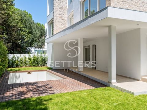 Contemporary 3+1 bedroom semi-detached house, located in Murches, in the final phase of construction. With over 250 m² of construction area, it is distributed over 3 floors as follows: Ground floor: Living room (38 m²), divided into 2 areas, west-fac...