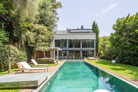 SEASONAL RENTAL. Walter Haus is pleased to present this magnificent property in one of the most privileged areas of Barcelona. Designed by renowned architect Ricardo Bofill in 2005, this luxury residence is located in the exclusive neighborhood of Sa...