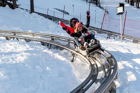 Ontdek onze residentie direct aan de piste, waar u binnen vijf stappen van de deur uw ski's onder kunt zetten. Deze residentie is perfect gelegen naast de ESF en biedt ongeëvenaarde toegang voor wintersportliefhebbers. Het Forêt Blanche Agentschap bi...