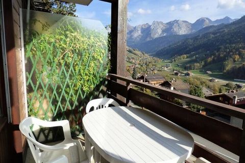 Agréable Studio + cabine de 23m² pour 4 personnes Situé au 2ème étage dans la Résidence VALERIANNE le logement offre une vue dégagée sur le Grand-Bornand et la chaine des Aravis avec un balcon exposé plein Sud ! Accès à la résidence par un escalier e...