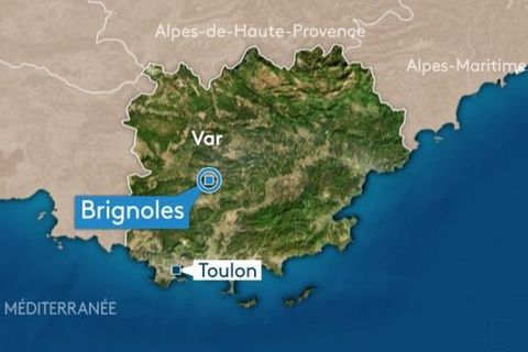 BRIGNOLES, situé dans une résidence à taille humaine en centre ville médiéval , commerces à 2 pas, vous pourrez acquérir cet appartement type 2 situé en 2 ème étage avec ascenseur de 40 m2 avec un parking en sous sol. Bénéficier sur cet appartement d...