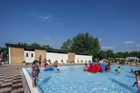 The San Benedetto campsite is located directly on Lake Garda, on the enchanting south coast, and this is where Lugana wine is grown. The beach is in front of the complex, but there are also two outdoor pools - one of which is for children - to cool o...