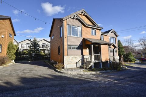 Occasion rare à saisir, possibilité d'acheter séparément ou en lot, à deux pas du MONT STE-ANNE! Grand jumelé cottage 21 x 32 zoné location court terme avec très revenus, offrant aire ouverte, spa, foyer au salon, table de billard, 4 stationnements, ...