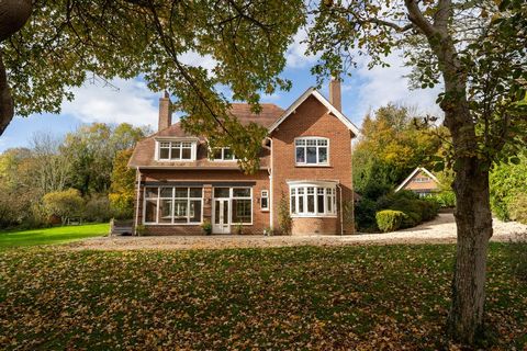 A beautiful and spacious 5 bedroom detached family home set in generous grounds of 1.7 acres situated on the edge of the sought after University seaside town of Aberystwyth. Built in 1936, the property has recently been sympathetically modernised by ...