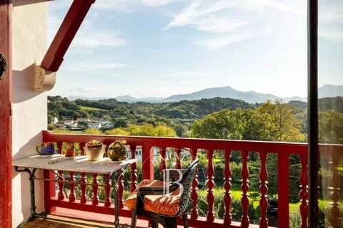 Guéthary, 250m from the beach, a superb 165 m² apartment located on the 3rd and top floor of one of the most beautiful neo-Basque villas, with panoramic views of the coast and the Basque mountains. The apartment includes an entrance, a living room, a...