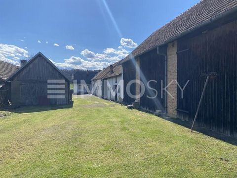 In idyllic southern Burgenland is this former farmhouse with six outbuildings, which offer plenty of space. In addition to the residential building, a total of approx. 550 m² of usable space is available that can be used as a workshop, studio, storag...