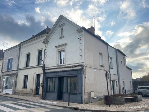 Arnaud DEBRUYNE vous propose un immeuble composé de 4 appartements et d'un local commercial - au prix de 445000 euros FAI* Secteur de la rue Victor Hugo au Ponts-de-Cé, à 5 minutes d'Angers et à 15 minutes de la gare d'Angers . Dans le bâtiment nous ...