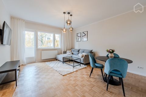 Herzlich willkommen in Ihrem neuen Zuhause! Diese Wohnung vereint stilvolles Design, hohen Komfort und eine erstklassige Lage. Vor Kurzem umfassend renoviert und neu eingerichtet, haben Sie die Möglichkeit, als einer der ersten Bewohner diesen frisch...