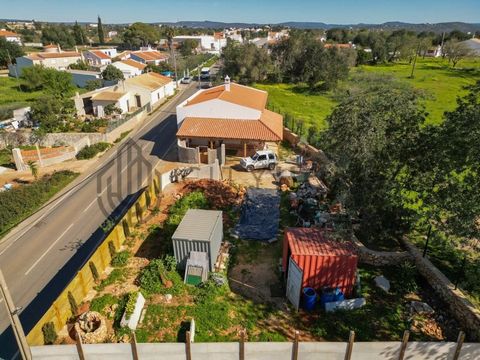 Detached house 2+3 bedrooms with a mezzanine with 2 bedrooms, a bathroom and an office, the whole house has a traditional modern style, wood tones are in the process of being finished on the outside The villa consists of On the ground floor -Living r...