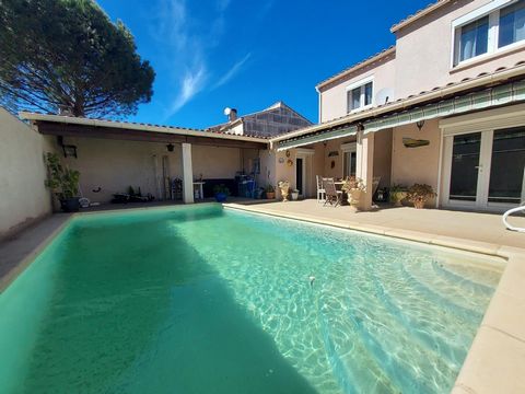 Olivia LECOURT et Jérôme SOYER present : Located in Saint-Rémy-de-Provence (13210), this house offers an ideal setting to enjoy the Provençal lifestyle. Nestled in a peaceful neighborhood, it also benefits from proximity to the town's amenities and a...