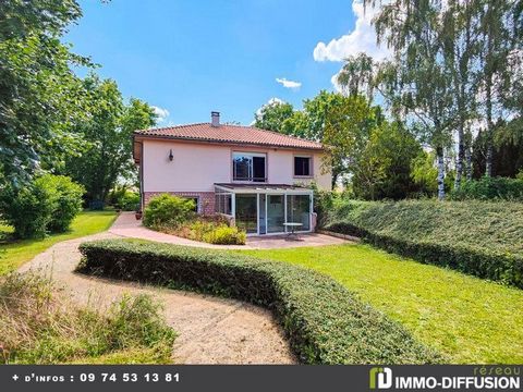 Fiche N°Id-LGB164457 : Montjean, Maison d'environ 170 m2 comprenant 9 piece(s) dont 4 chambre(s) + Jardin de 3705 m2 - - Equipements annexes : jardin - garage - parking - cheminee - veranda - - chauffage : Aucun Pompe(s) - Classe Energie C : 145 kWh....