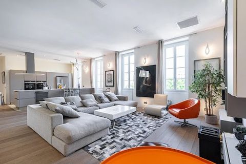 A vendre. secteur Coulée verte à Nice face à l'hôtel Aston. situé dans un bel immeuble ancien. magnifique appartement lumineux de 163 m2 en étage élevé. Cuisine américaine et séjour de 80 m2. 3 suites avec salle d'eau. de nombreux rangements. toilett...