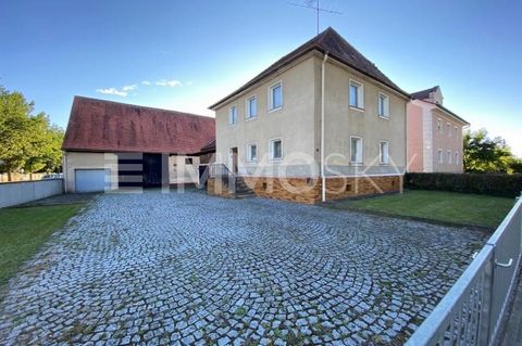 +++ Please understand that we will only answer inquiries with COMPLETE personal information (complete address, phone number and e-mail)! +++ Welcome to this enchanting property in Erlangen-Höchstadt! With a generous area of 710 square meters, this pr...