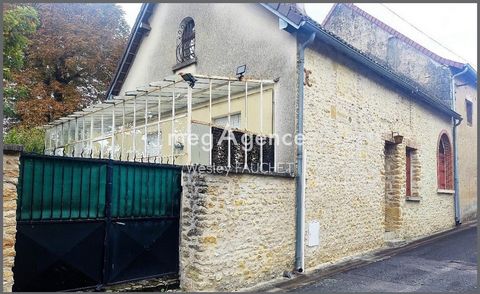 Located in Buzançais (36500), this property offers a quiet and authentic setting, typical of this picturesque town in the Centre-Val de Loire region. Appreciated for its warm atmosphere, Buzançais benefits from the proximity of many shops, schools an...