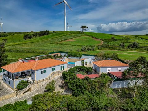 Questa villa a Silveira, situata in un terreno di 1900 m2, è circondata da un magnifico paesaggio naturale; A 40 minuti da Lisbona. È un'ottima proprietà per la propria casa e/o per il turismo rurale in un'epoca in cui sempre più nomadi digitali sono...