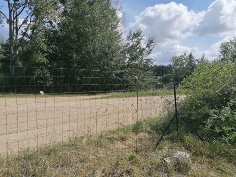 Terrain de 5090m² cloturé sur chemin face entrée de Etang communal Entouré d'étangs et accès propre, ce terrain plaira aux investisseurs souhaitant faire du locatif ou amoureux de la nature . non constructible Votre Responsable Secteur ... ... ... .