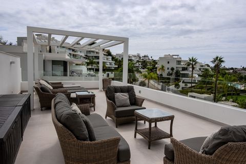 Located in Estepona. Duplex Penthouse located in secure gated private community called Cataleya. All of Cataleya’s homes in Estepona enjoy great luminosity thanks to their floor-to-ceiling windows in the form of translucent movable partitions, mergin...