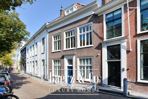 Te koop: Rijksmonument aan de Oude Delft 4 – Energielabel A Wie op zoek is naar een ruim en karakteristiek grachtenpand met tuin, kan zijn hart ophalen aan de beroemde Oude Delft! Dit statige herenhuis, gelegen aan de bekendste gracht van Delft, is e...