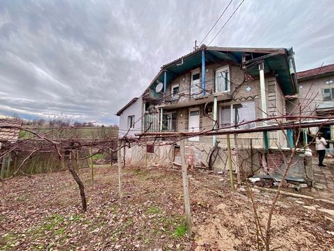 Imoti Tarnovgrad offers you a two-storey house in the village of Velchevo, which is located 5 km from the town of Velchevo. Veliko Tarnovo and is close to the Kapinovski Monastery. The village has good infrastructure: grocery store, health center, pl...