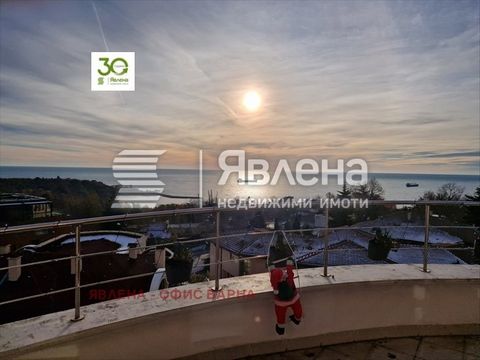 Vi säljer en lägenhet med panoramautsikt i Dolna Traka-området. Lägenheten har fantastisk utsikt och ett nyckelläge. 3 km från stadens centrum och 100 m från huvudvägen Varna-Zl. Sands. Den har ett stort vardagsrum med pentry, ett familjesovrum och e...