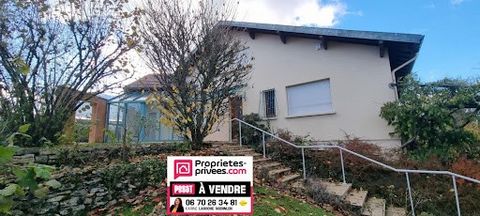 Karine, uw adviseur van PROPRIETES-PRIVEES, nodigt u uit om dit prachtige huis uit de jaren 70 te ontdekken, goed gelegen in de wijk Champs montants in AUDINCOURT. . Op een bebost en zeer bloemrijk perceel van ongeveer 9 are. . Het bestaat uit: - een...