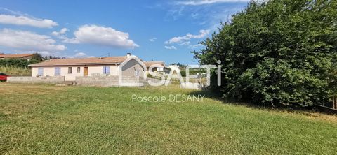 Située à Eclassan (07370), cette maison individuelle de plain-pied offre un cadre paisible en pleine campagne. La ville bénéficie d'un environnement naturel préservé, idéal pour les amoureux de la tranquillité et des espaces verts. Avec ses 2083 m² d...