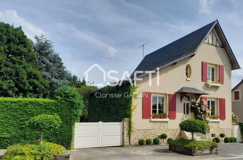 Au cœur du village, cette charmante maison des années 1930 vous attend ! Au rez de chaussée, l'entrée s'ouvre sur un LUMINEUX salon - séjour d'une hauteur de 2.90 m avec une cheminée à foyer fermé, la cuisine équipée donne accès à une terrasse ENSOLE...