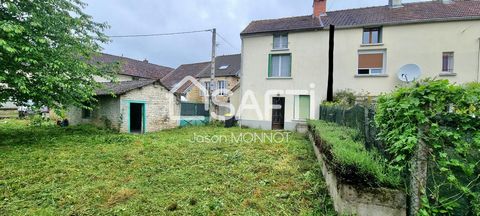 Maisons villageoises 72m² Venez découvrir cette maison villageoise avec terrain et dépendances, Bienvenue à Noiron-Sur-Seine dans un village très calme en lisière de forêt. La maison se compose au rez-de-chaussée d’un salon de 18 m² avec une petite c...