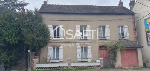 A Pont sur Yonne, au pied de toutes commodités, bâtie sur un magnifique écrin de verdure clos haut de murs et sans vis à vis, Yannick Prince vous propose cette jolie maison bourgeoise du XIXè à rénover !! Dotée de beaux volumes ( 143m2), elle se comp...