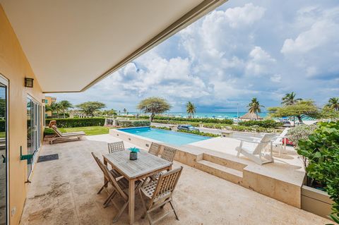 Een droom die uitkomt op Eagle Beach Welkom in het meest exclusieve appartement aan het strand van Aruba, gelegen in de prestigieuze Oceania Residences. Deze buitengewone residentie met 6 slaapkamers en 5 badkamers is het kwintessens van luxe en comb...