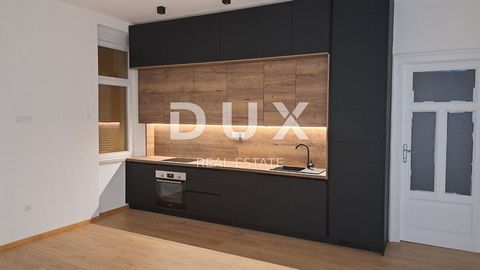 Location: Primorsko-goranska županija, Rijeka, Brajda. RIJEKA, BRAJDA - spacious apartment with two residential units A rare opportunity in Rijeka! Fully renovated apartment of 125 m² with two separate residential units in a top location ideal for li...
