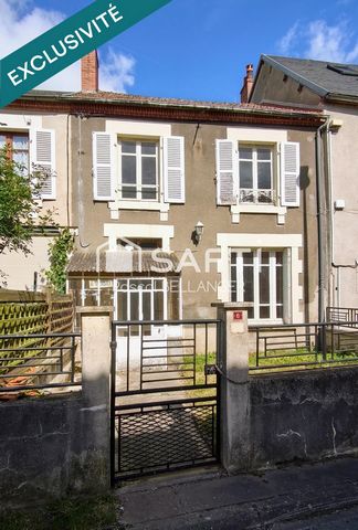 Sa structure solide et son charme d'antan offrent une base parfaite pour créer un cocon à votre image. Avec un peu d'imagination et des travaux, cette maison a tout pour devenir un véritable bijou.