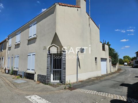 NEGOCIABLE. Maison de bourg. Proximité de l'axe La Roche/Nantes, 3 minutes de la gare.