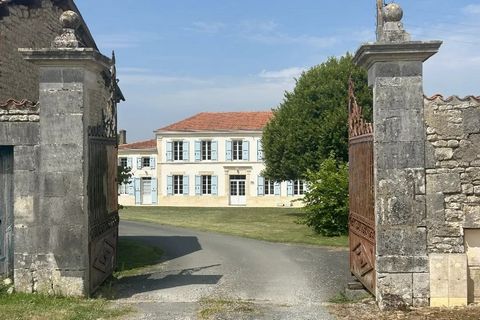 Élégante Maison de Maître avec piscine, beau jardin et grange